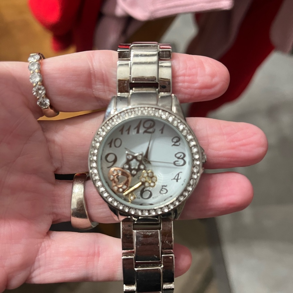 NWOT CUTE WORKING FLOATING CHARM WATCH